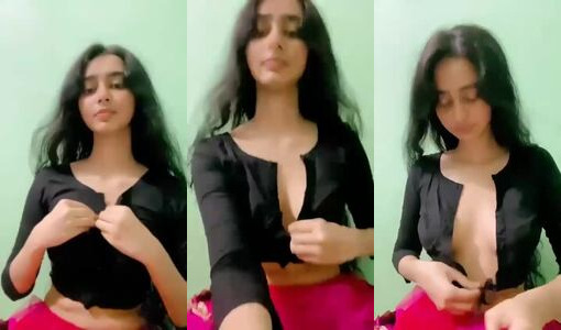 Hot Bengali Girl Ankita Squeezes Her Juicy Big Boobs on Webcam