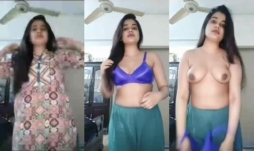 Horny College Girl Jyoti Squeezes Her Big Juicy Boobs On Cam