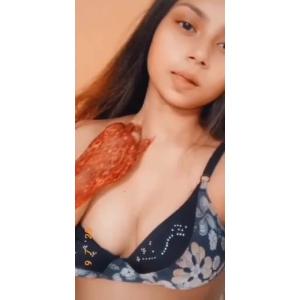 Cute Indian Girl Exposing Her Tight Juicy Boobs On Camera