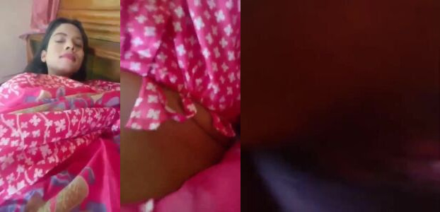 Hot Desi Girl Shows Her Sexy Wet Chut And Fucks Herself