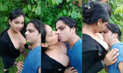 Tharki Boyfriend Squeezes and Sucks Girlfriend's Big Boobs in Public Park Selfie