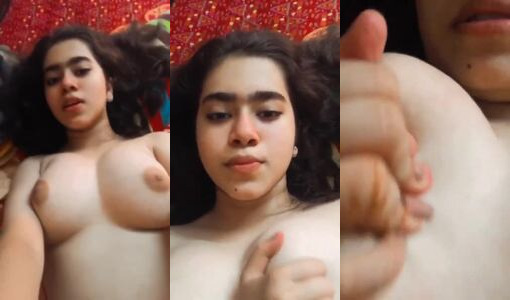 Muslim Girl Heena Squeezing Her Big Juicy Boobs For Boyfriend's Selfie Sex Video