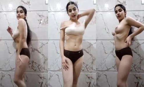 Slim College Girl Filming Her Naked Body In The Bathroom