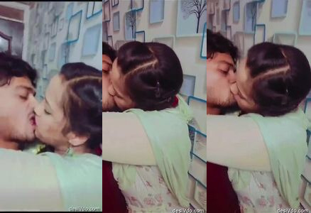 Telugu Girlfriend Kissing and Stripping For Her Boyfriend MMS