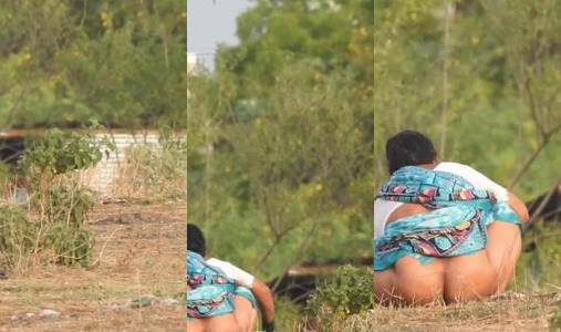 Village Aunty Lifts Saree to Piss Outdoor Secret Video